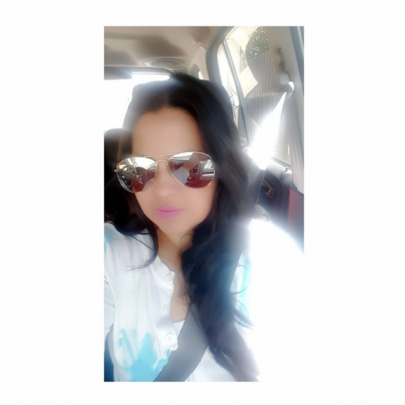 Meet your Posher, Yadi - Picture 1 of 1